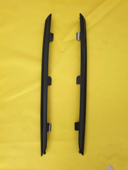 resimler/genel/Clio 4-IV Panjur Nikelajı Üst Çıta Kaşı (Takım) (2013-2020) 620723341R ORJİNAL